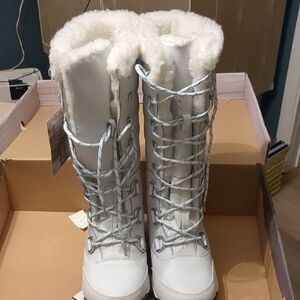 Women's NWT Sz 9 Bearpaw White Quilted Winter Boots